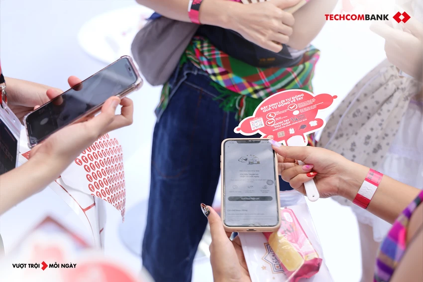 hon-2-trieu-khach-hang-da-bat-sinh-loi-tu-dong-cung-techcombank-2.png