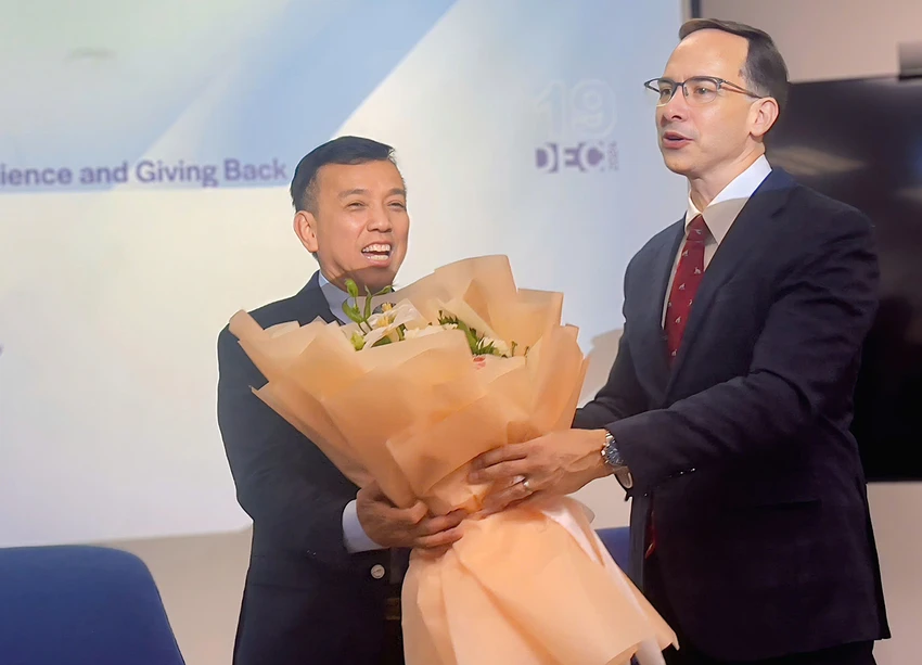 doanh-nhan-david-duong-tai-tro-5-trieu-usd-hoc-bong-cho-fulbright-viet-nam-4.jpg