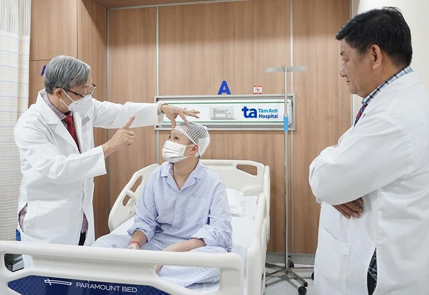 benh-vien-da-khoa-tam-anh-tp-hcm-cong-bo-100-ca-mo-nao-bang-robot-ai-dau-tien-tai-viet-nam-3.jpg