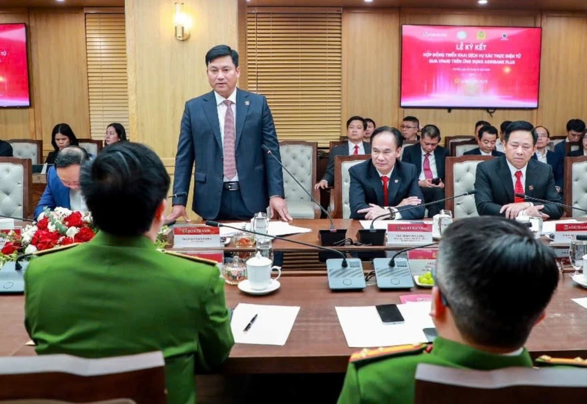 agribank-va-trung-tam-rar-bo-cong-an-ky-ket-trien-khai-dich-vu-xac-thuc-dien-tu-qua-vneid-3.jpg