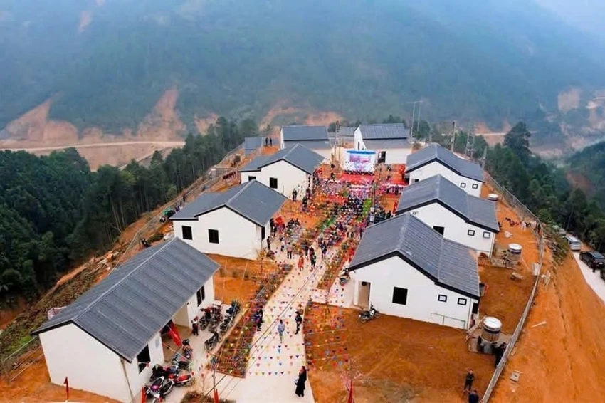 hoa-phat-gop-suc-hoi-sinh-lang-nu-va-nam-tong-cua-tinh-lao-cai.jpg