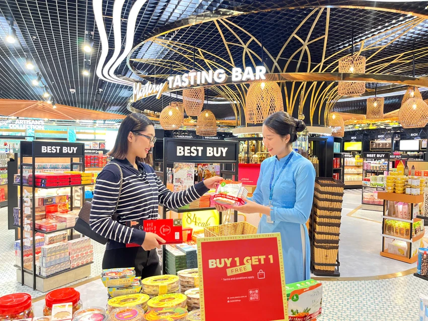 mua-sam-san-bay-tung-bung-ngan-qua-tang-mua-tet2.jpg