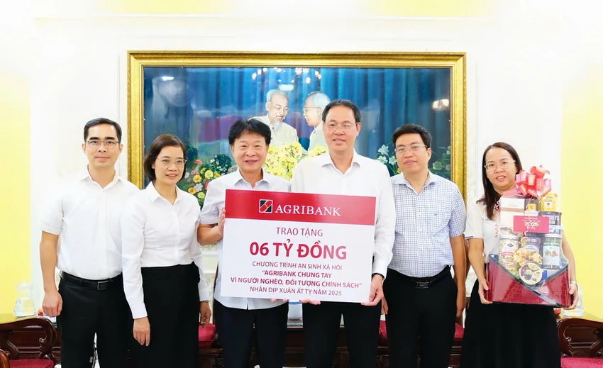 Agribank chung tay hỗ trợ đối tượng chính sách, hộ nghèo TP.HCM nhân dịp Tết Ất Tỵ 2025.jpg