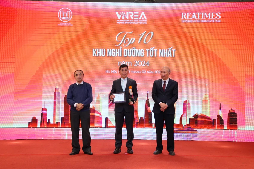 caraworld-kn-cam-ranh-lap-hat-trick-giai-thuong-thuong-hieu-bat-dong-san-dan-dau-nam-2024-2025-3.jpg