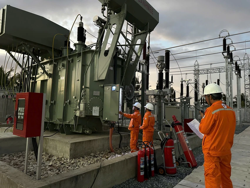 dong-dien-hang-loat-cong-trinh-luoi-dien-dien-110kv-tai-cac-tinh-phia-nam-3.jpg