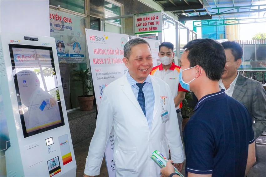 hdbank-tien-phong-trien-khai-kiosk-y-te-thong-minh-giam-tai-benh-vien-nang-cao-trai-nghiem-kham-chua-benh.jpg