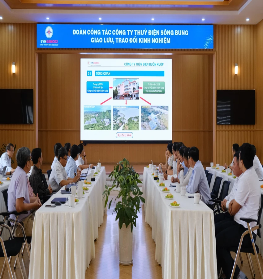 Giao lưu, chia sẻ kinh nghiệm quản lý vận hành giữa Thủy điện Buôn Kuốp và Thủy điện Sông Bung.jpg
