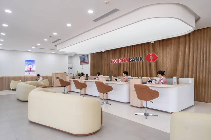 khach-hang-co-the-giao-dich-de-dang-cung-techcombank-tai-he-thong-winmart-2.jpg