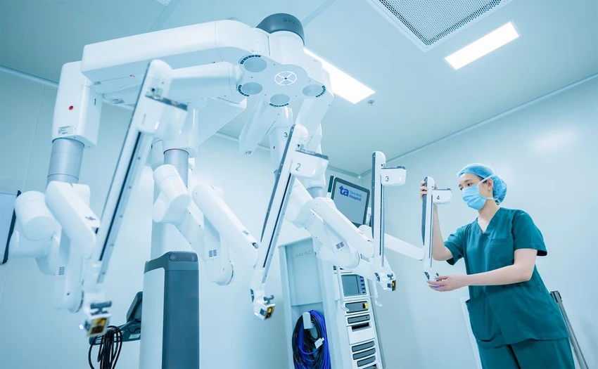 bvdk-tam-anh-tp-hcm-su-dung-sieu-robot-hien-dai-nhat-dong-nam-a-2.png
