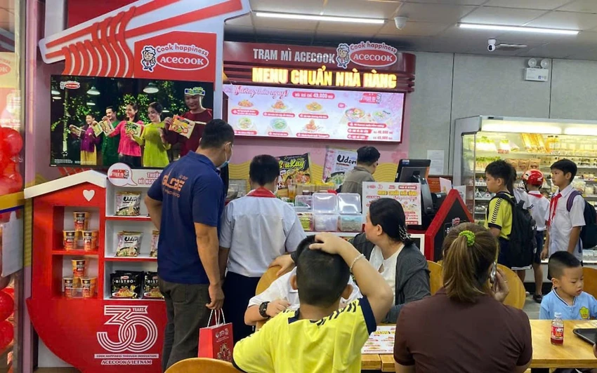 tram-mi-acecook-ra-mat-tai-cua-hang-ministop-voi-menu-chuan-nha-hang-tien-loi-moi-luc-2.JPG