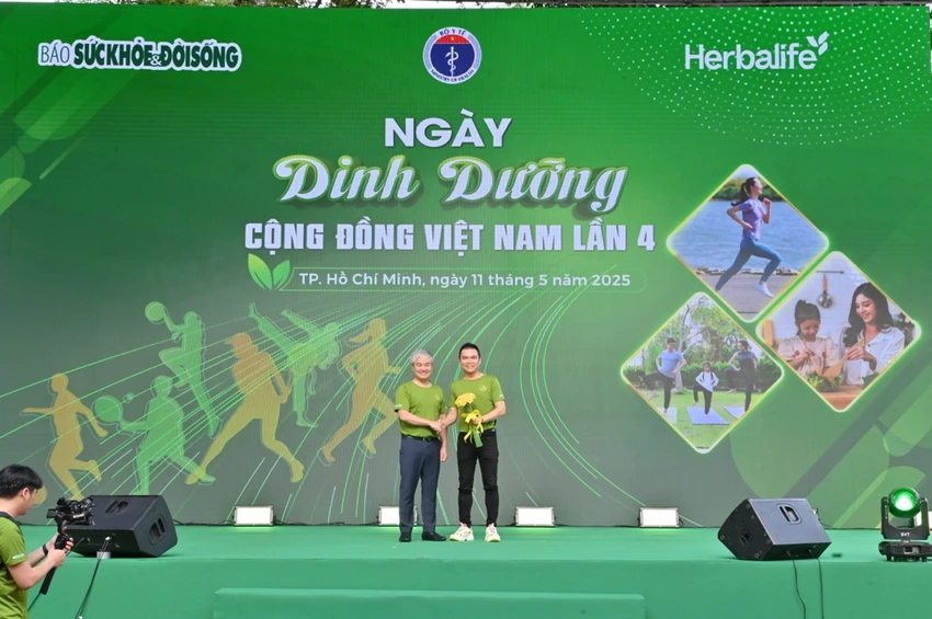 chung-tay-de-tao-nen-mot-viet-nam-khoe-manh-phat-trien-2.jpg