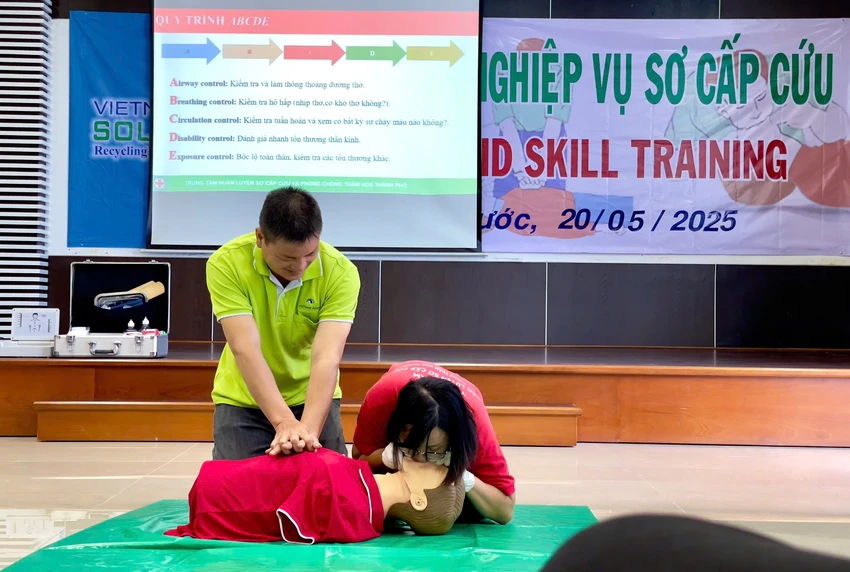vws-to-chuc-huan-luyen-so-cap-cuu-tai-cho-ky-nang-song-cho-nhan-vien-2.jpg
