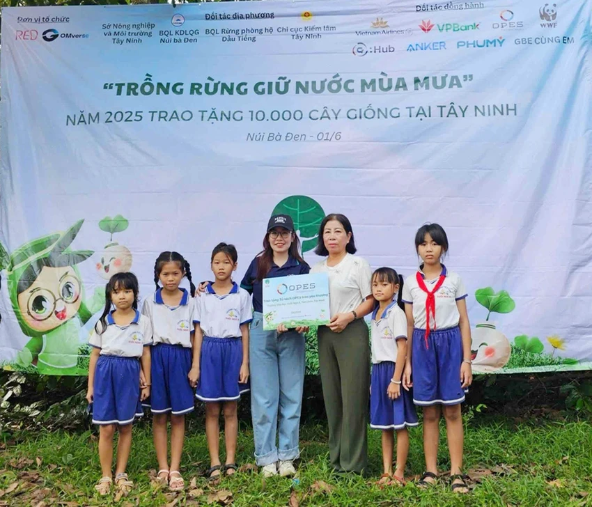 opes-trao-tang-gan-1-300-cay-giong-tai-tinh-tay-ninh-2.jpg