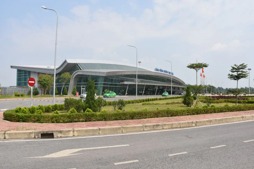 may-bay-chuyen-huong-ha-canh-do-hoat-dong-khai-thac-tai-san-bay-thanh-hoa-2.jpg