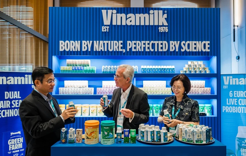 vinamilk-nhan-2-giai-thuong-lon-tai-hoi-nghi-sua-toan-cau-2025-2.jpg