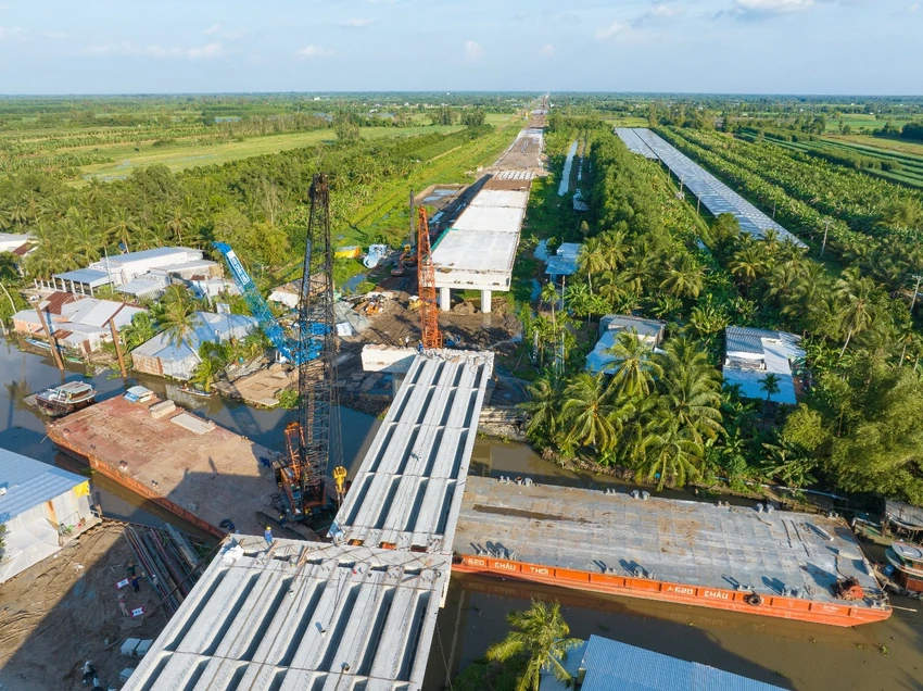 cao-toc-chau-doc-can-tho-soc-trang-no-luc-thi-cong-quyet-tam-ve-dich-dung-hen-3.jpg
