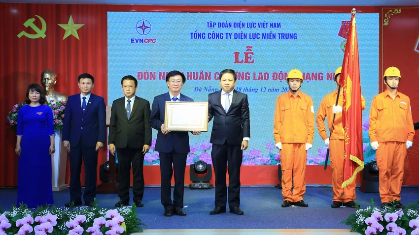 Nửa thế kỷ thắp sáng miền Trung-Tây Nguyên.png
