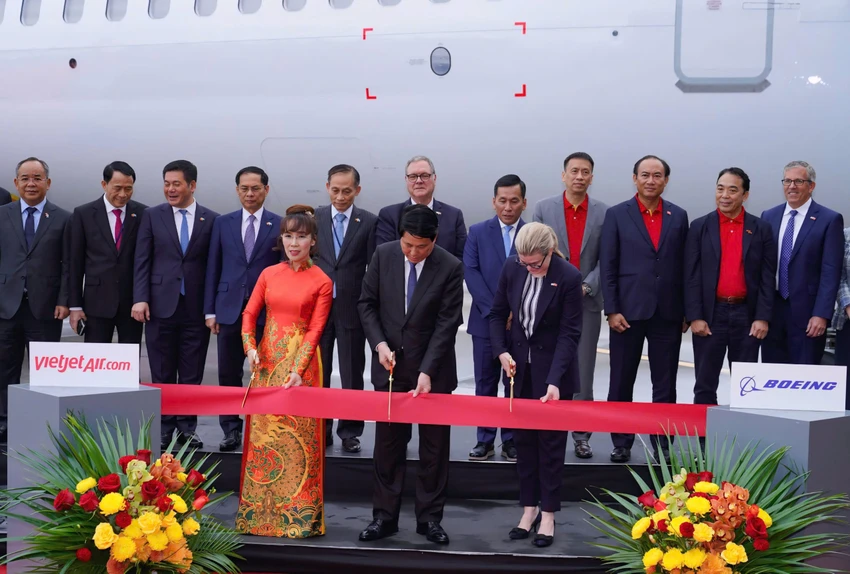 Chủ tịch nước Lương Cường chứng kiến Vietjet nhận bàn giao tàu bay Boeing đầu tiên.jpg
