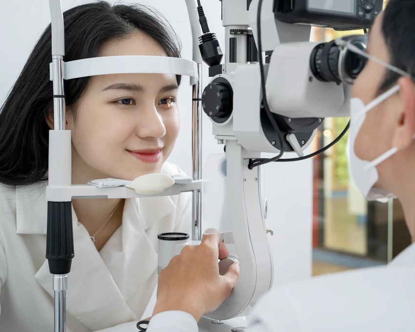 can-mua-trong-essilor-chinh-hang-den-ngay-kinh-hai-trieu-3.png
