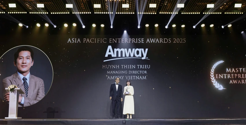 TGĐ Amway Việt Nam nhận giải thưởng Doanh nhân xuất sắc châu Á 2025.jpg