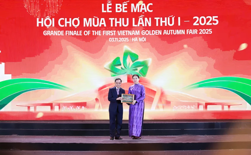 hdbank-chung-tay-cung-chinh-phu-ho-tro-dong-bao-vung-bao-lu-2.jpg