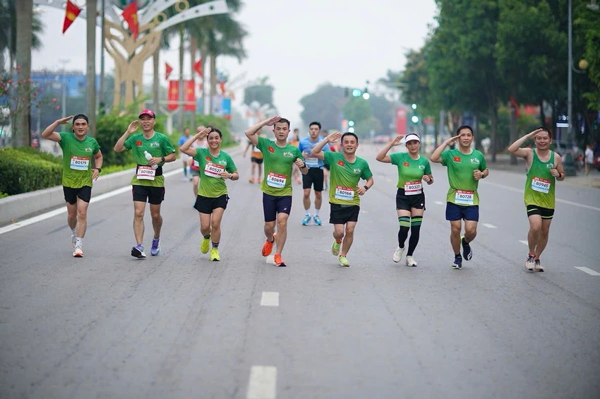 lan-toa-buoc-chay-vi-mot-viet-nam-vuot-troi-techcombank-trao-co-hoi-buoc-di-cho-tre-em-viet.jpg