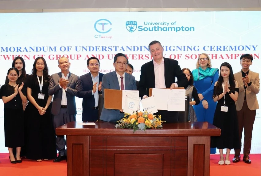 ct-group-hop-tac-cong-nghe-voi-truong-dai-hoc-hang-dau-anh-quoc.jpg