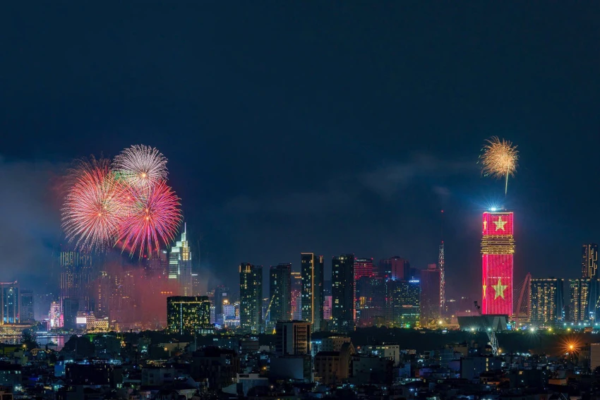 saigon-marina-ifc-ruc-ro-dem-phao-hoa-voi-cong-nghe-anh-sang-hang-dau-the-gioi-2.JPG
