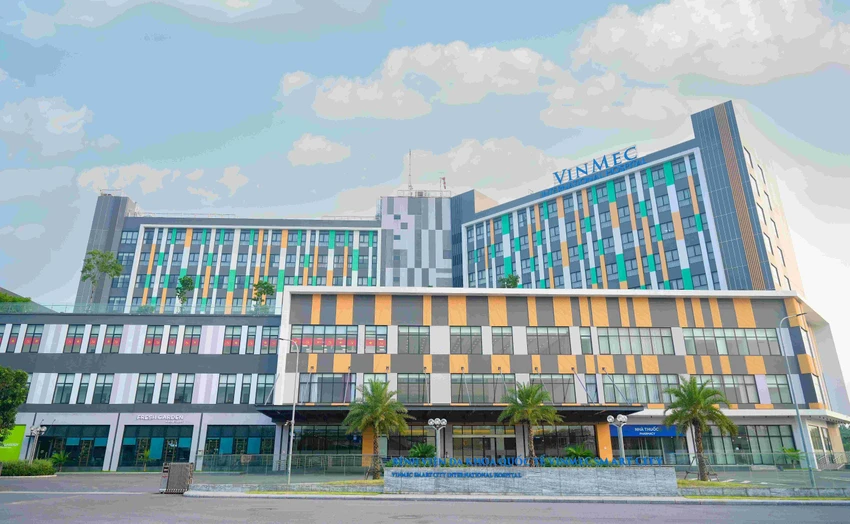 vinmec-smart-city-cuu-me-va-song-thai-trong-tinh-huong-san-khoa-dac-biet-nghiem-trong-can-ke-cua-tu-2.jpg