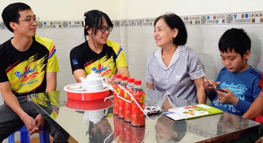 truoc-them-tet-tan-hiep-phat-tiep-tuc-mang-hoi-am-den-tre-em-mo-coi-vi-covid-19-2.jpg