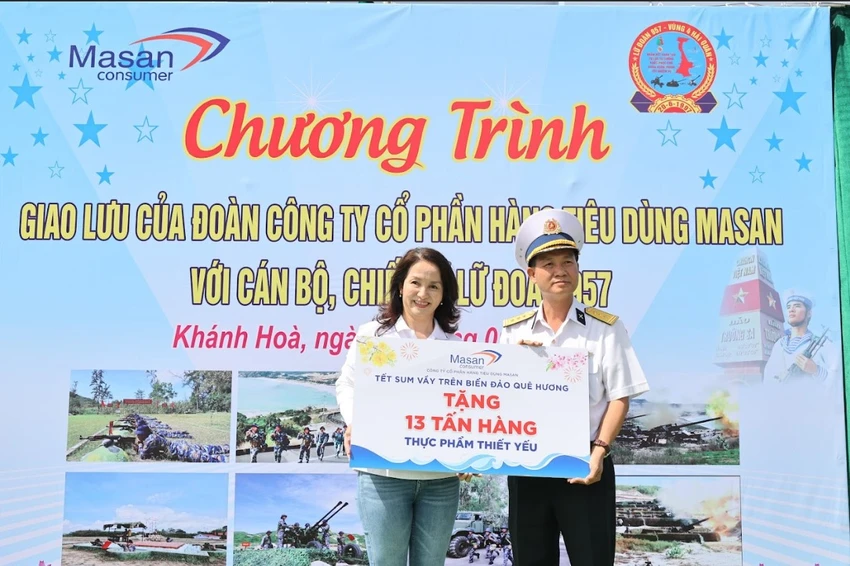 tet-ve-tren-bien-dong-tron-ven-am-ap-tinh-quan-dan-3.jpg