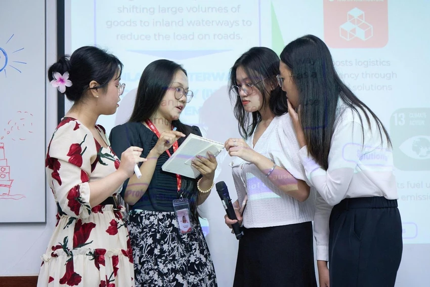 tu-giang-duong-ueh-isb-den-nen-tang-so-giai-bai-toan-logistics-duong-thuy-tai-cat-lai-2.jpg