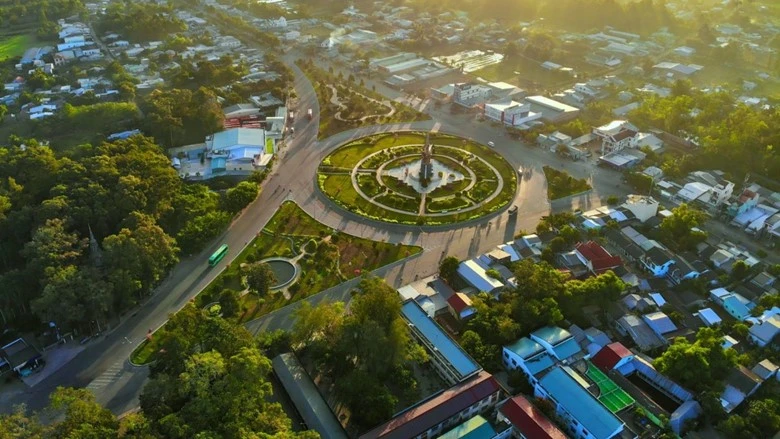 khong-gian-phat-trien-moi-cua-vinh-long-sau-sap-nhap-va-co-hoi-tu-cac-to-hop-thuong-mai-do-thi.jpg