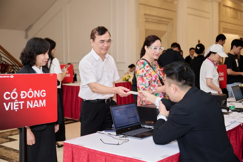 at-chu-bai-dua-thuong-hieu-techcombank-vuon-tam-quoc-te-2.jpg