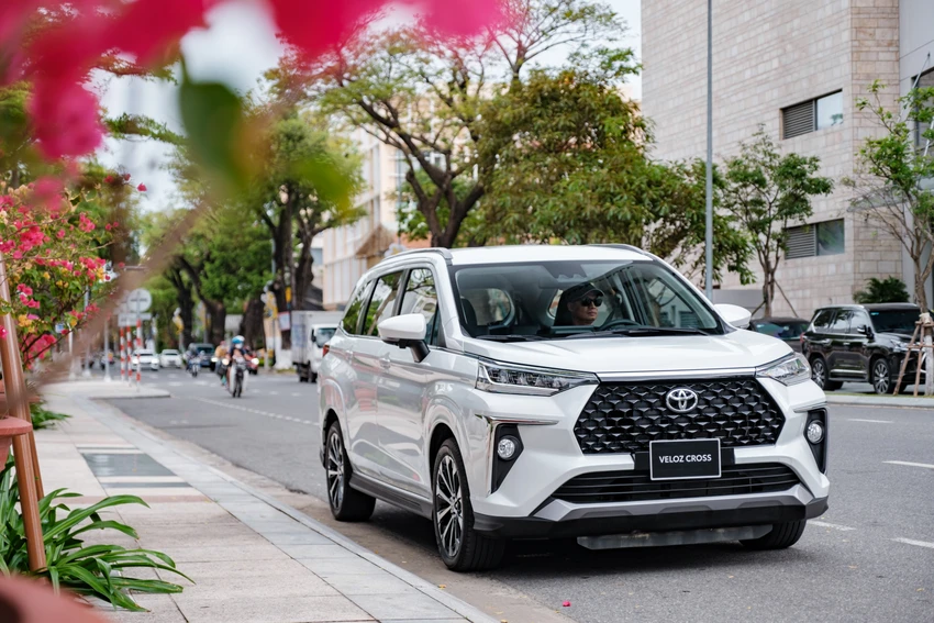 toyota-veloz-cross-tu-phuong-tien-thanh-bai-toan-dau-tu.JPG