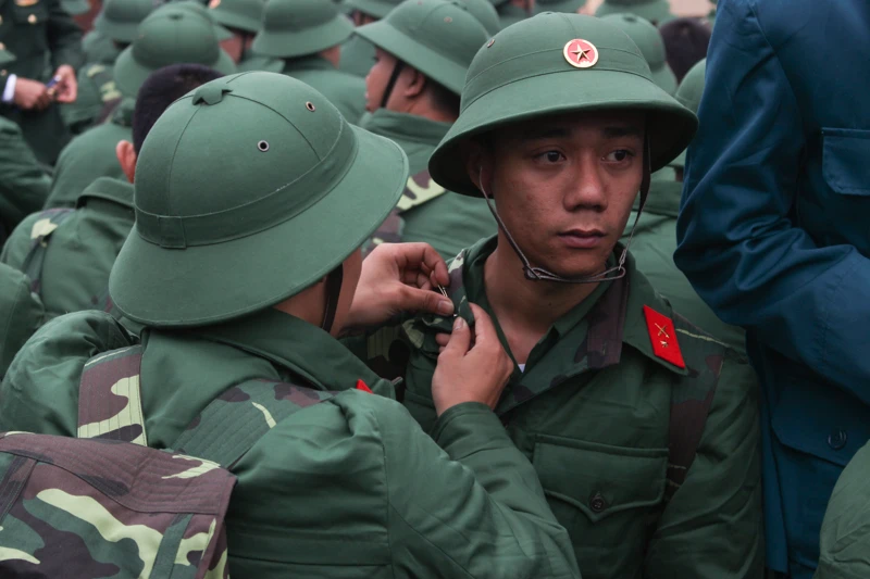 Lưu luyến tiễn người yêu nhập ngũ trong lễ Tình nhân ảnh 4 Lưu luyến tiễn người yêu nhập ngũ trong lễ Tình nhân ảnh 4
