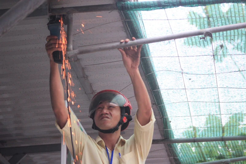 Dẹp vỉa hè, người dân Huế tự dỡ bỏ vật cản ảnh 5 Dẹp vỉa hè, người dân Huế tự dỡ bỏ vật cản ảnh 5