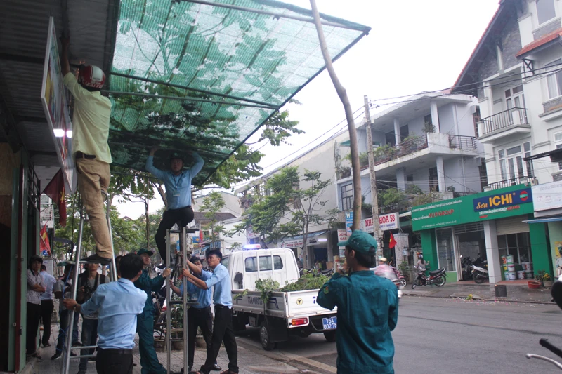 Dẹp vỉa hè, người dân Huế tự dỡ bỏ vật cản ảnh 10 Dẹp vỉa hè, người dân Huế tự dỡ bỏ vật cản ảnh 10