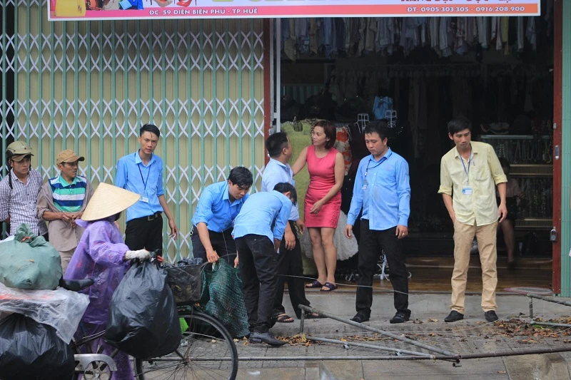 Dẹp vỉa hè, người dân Huế tự dỡ bỏ vật cản ảnh 9 Dẹp vỉa hè, người dân Huế tự dỡ bỏ vật cản ảnh 9