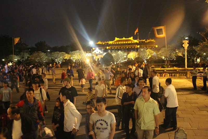 Đại nội Huế mở cửa đón du khách tham quan về đêm ảnh 10 Đại nội Huế mở cửa đón du khách tham quan về đêm ảnh 10