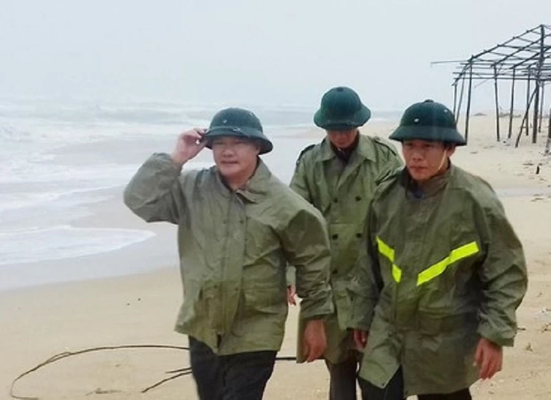 Thứ trưởng Bộ NN&PTNT thị sát tình hình lũ lụt tại Huế ảnh 1 Thứ trưởng Bộ NN&PTNT thị sát tình hình lũ lụt tại Huế ảnh 1