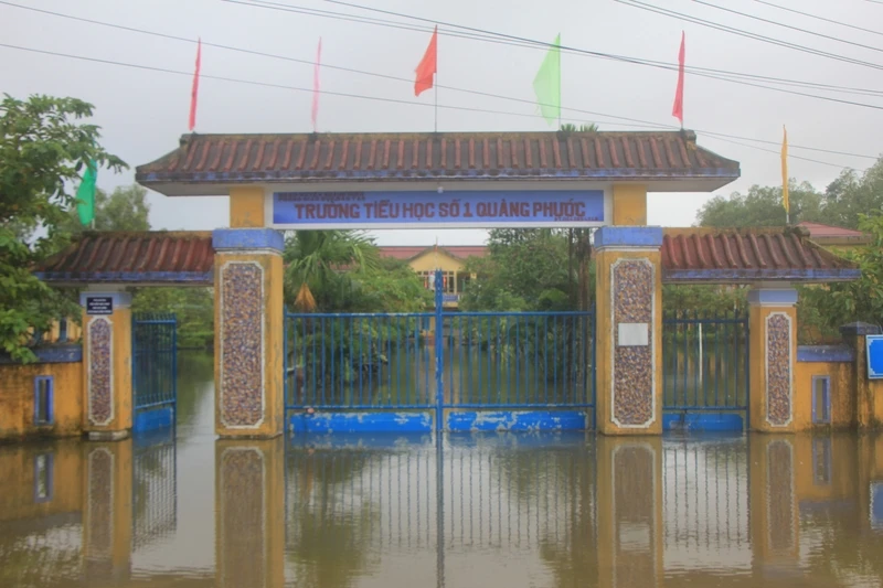 Lũ vẫn đang chia cắt vùng trũng Quảng Điền ảnh 5 Lũ vẫn đang chia cắt vùng trũng Quảng Điền ảnh 5