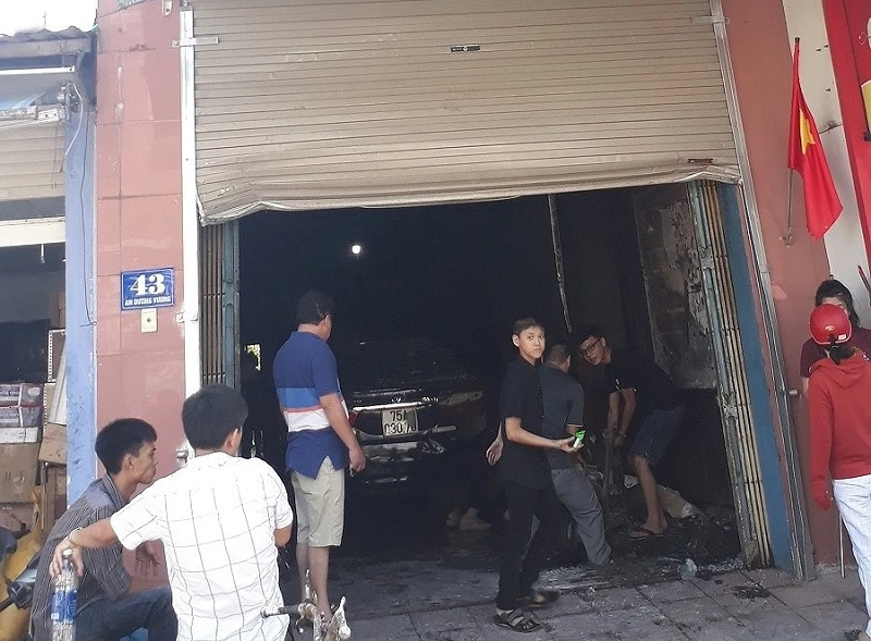 Cháy dữ dội nhà 2 tầng, 5 người bị mắc kẹt ảnh 2
