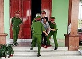 Cha ruột nhốt 3 con nhỏ trong phòng ép cùng tự thiêu
