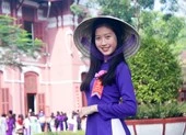 Chủ tịch tỉnh vận động giáo viên, nữ sinh Huế mặc áo dài