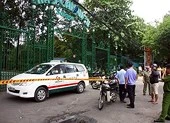 Giành địa bàn, tài xế taxi đâm xe ôm 