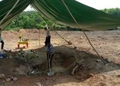 Tìm thấy mộ vợ vua Tự Đức ở khu vực san bằng làm bãi xe