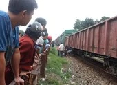 Cụ ông 76 tuổi tử vong khi băng qua đường ray
