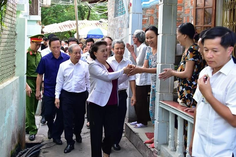 Chủ tịch Quốc hội thăm người dân sắp di dời khỏi di tích ở Huế ảnh 2