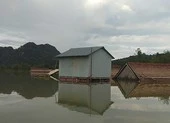 Rốn lũ Tân Hóa chìm trong nước, bị cô lập bốn ngày qua